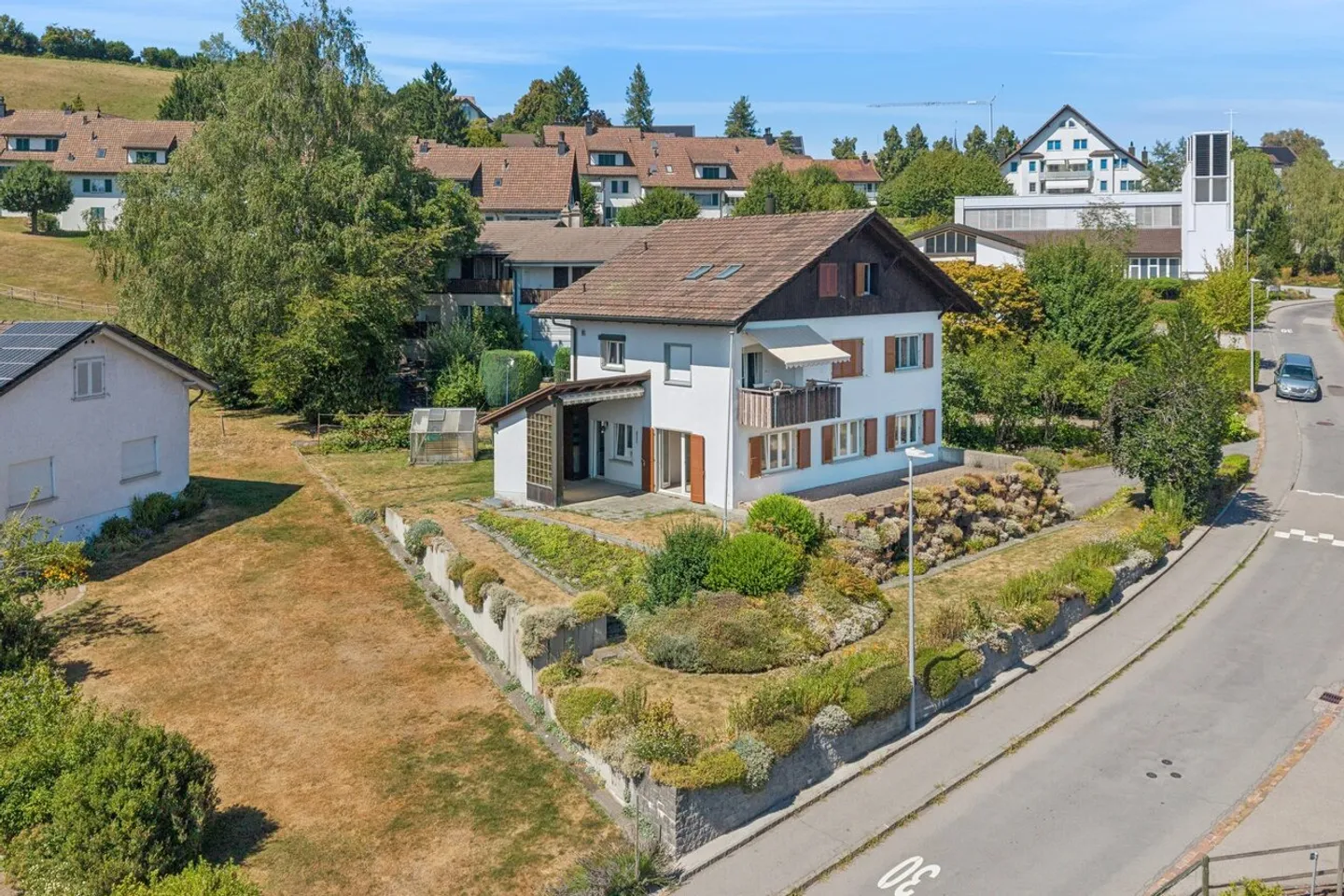 Charming residential house with magnificent views - Photo 2 of 9
