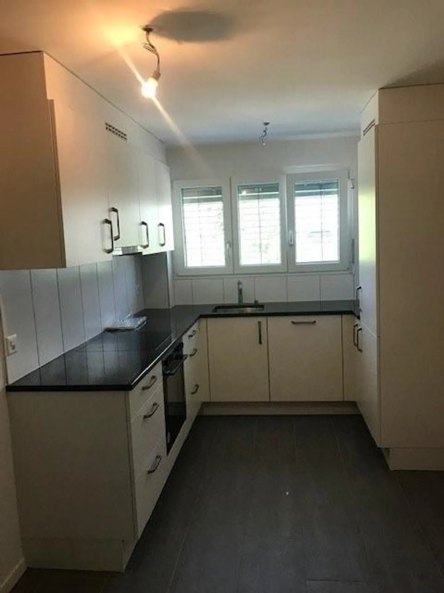 schöne Wohnung in ruhiger Seitenstrasse - Foto 3 von 7
