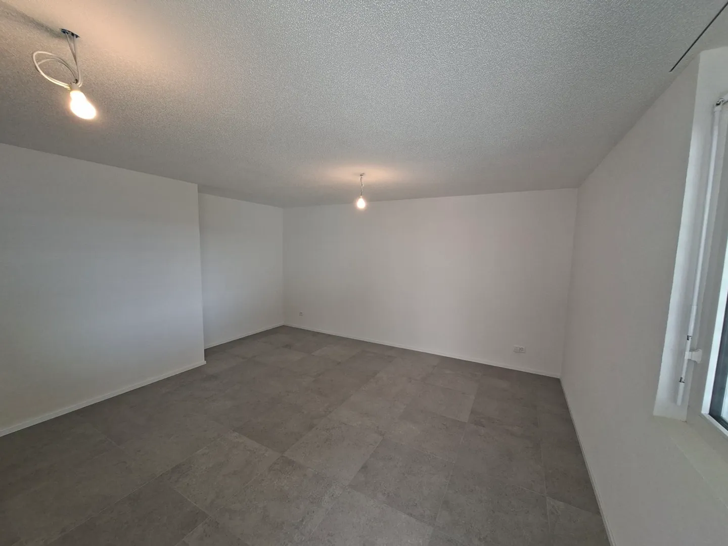 Studio 35 m2 dans le sous-sol d'une villa - Photo 2 sur 4