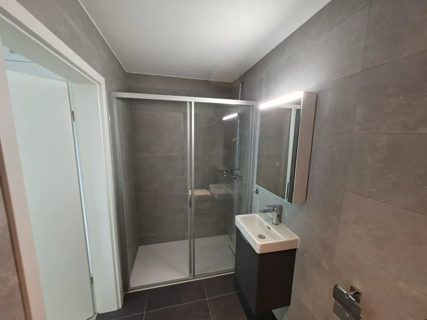 Studio 35 m2 dans le sous-sol d'une villa - Photo 4 sur 4