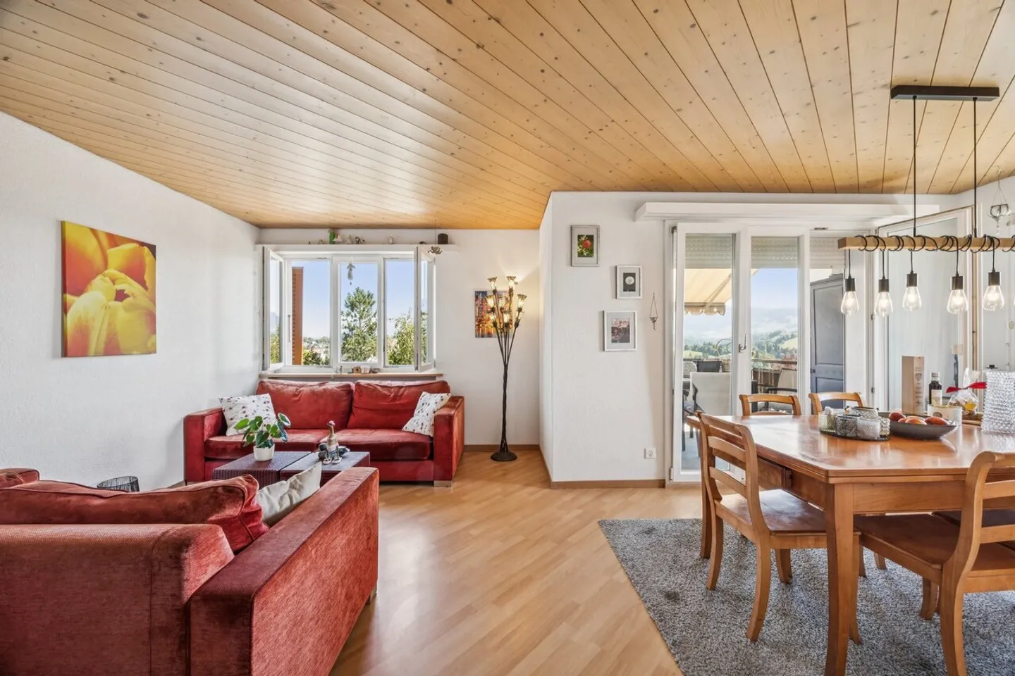 Charming residential house with magnificent views - Photo 4 of 9