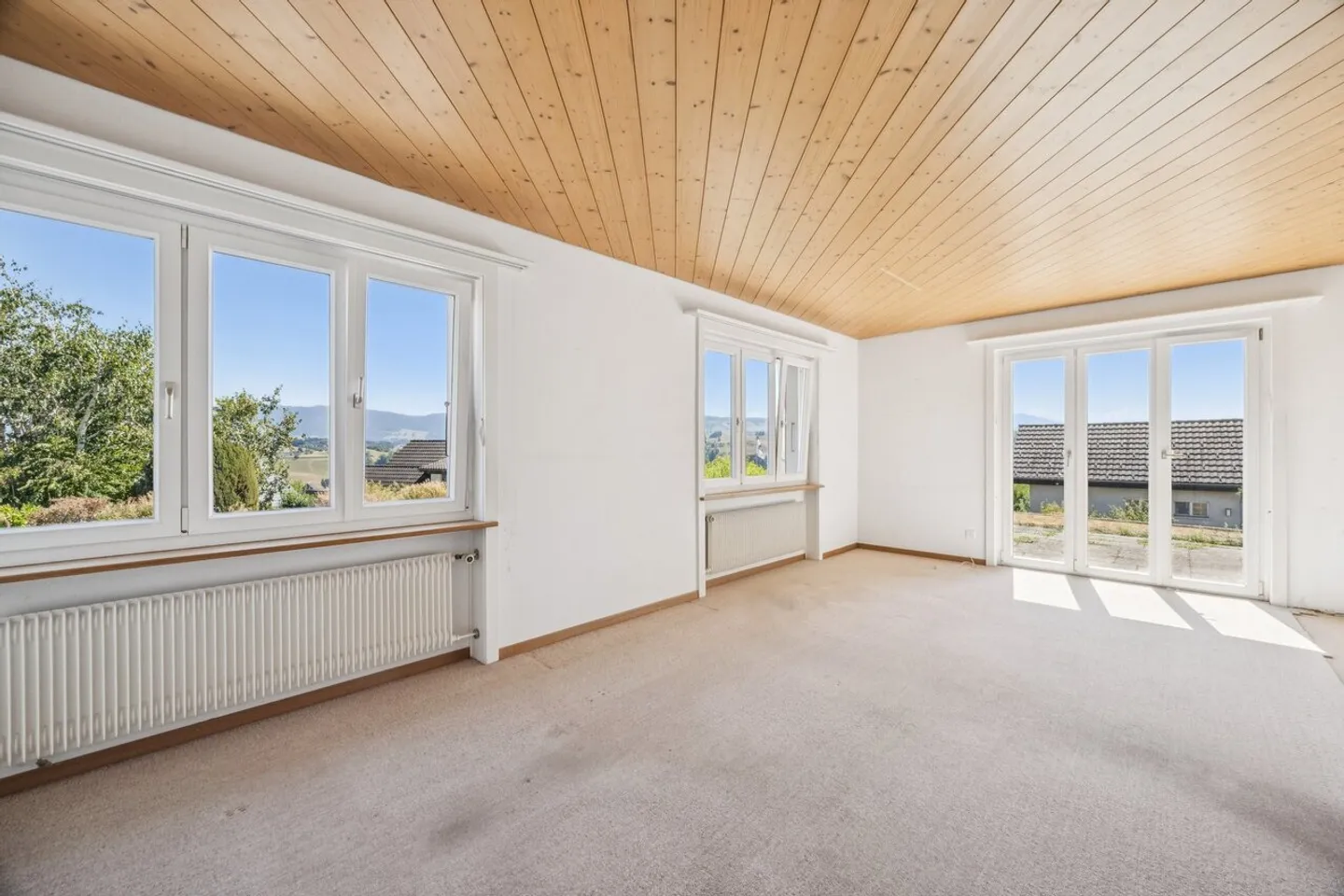 Charming residential house with magnificent views - Photo 5 of 9