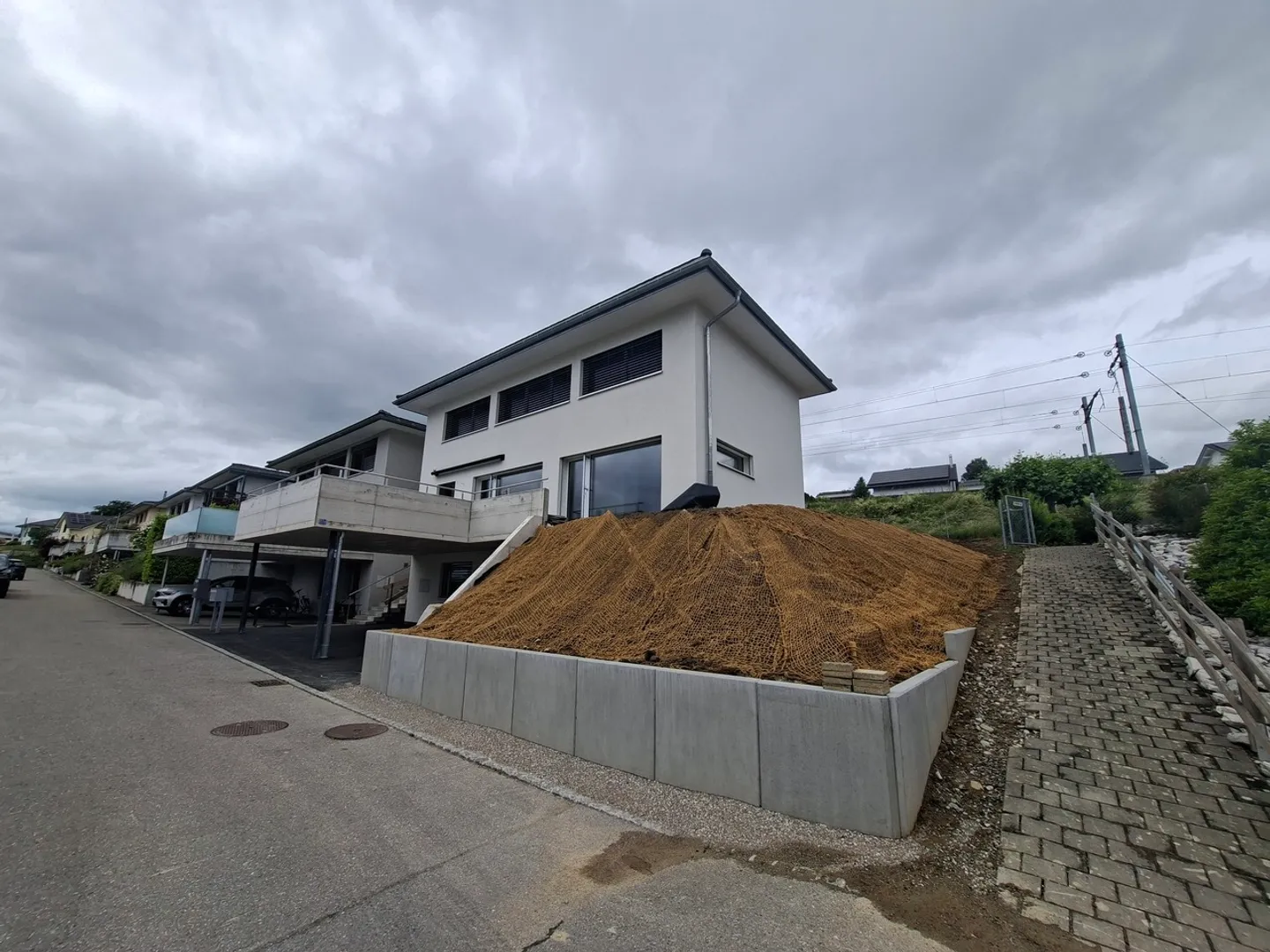 Studio 35 m2 dans le sous-sol d'une villa - Photo 1 sur 4