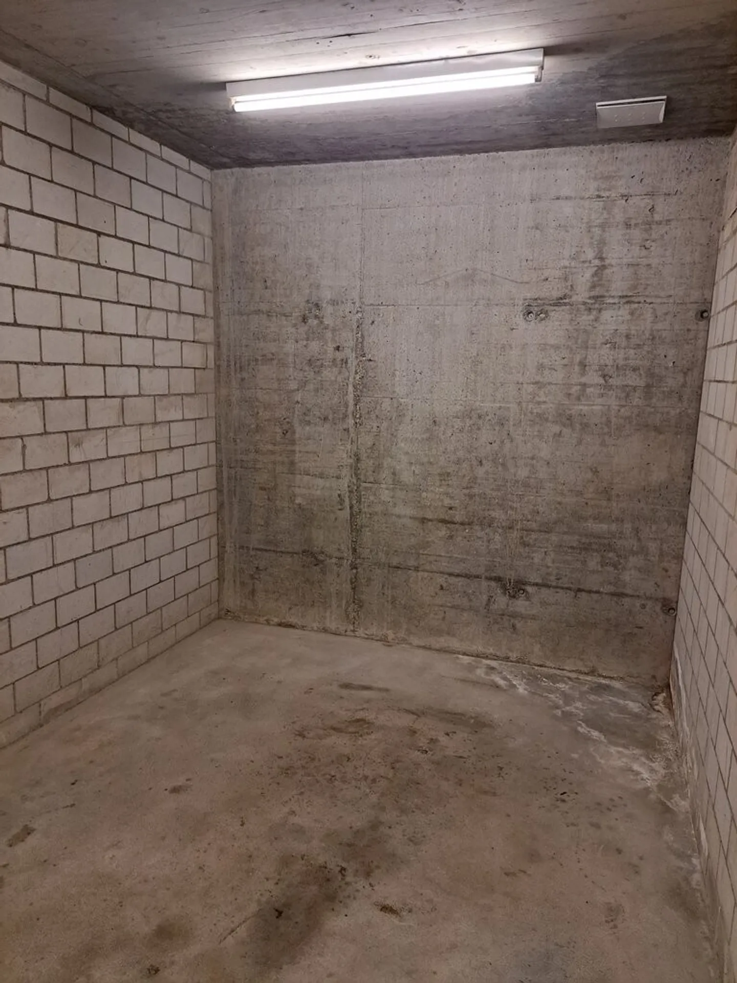 Salle de bricolage à Therwil - Photo 2 sur 3