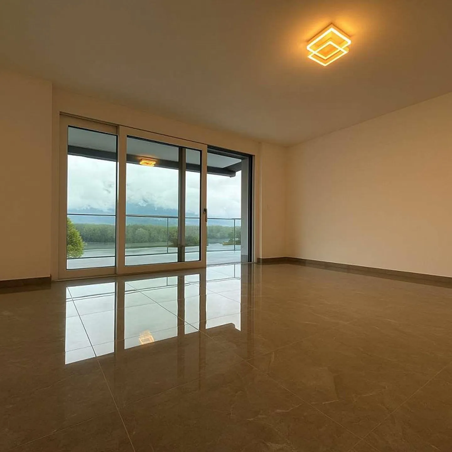 Modern 2.5 rooms - Photo 2 of 11