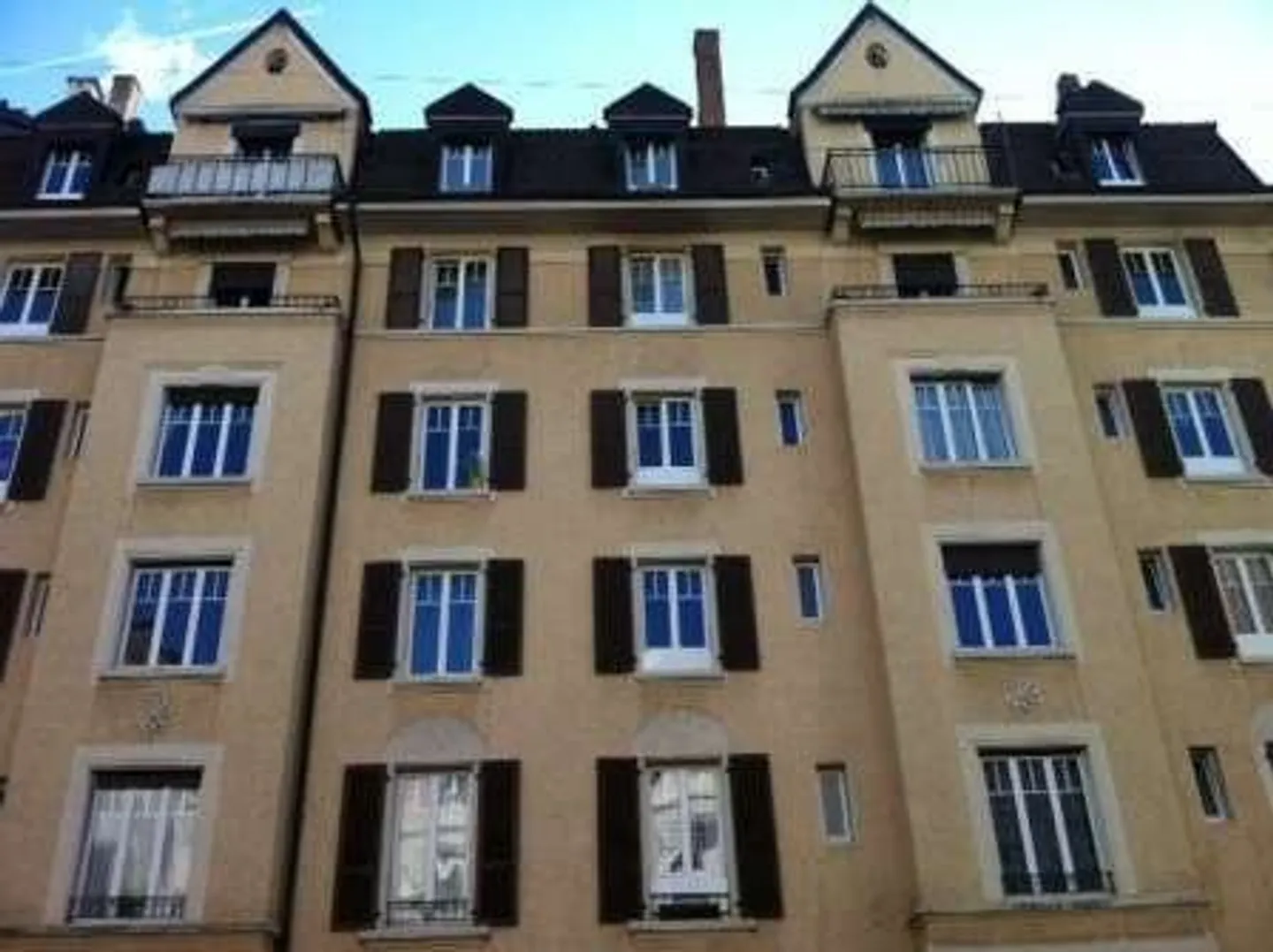 Close to the train station and public transport - Photo 1 of 2