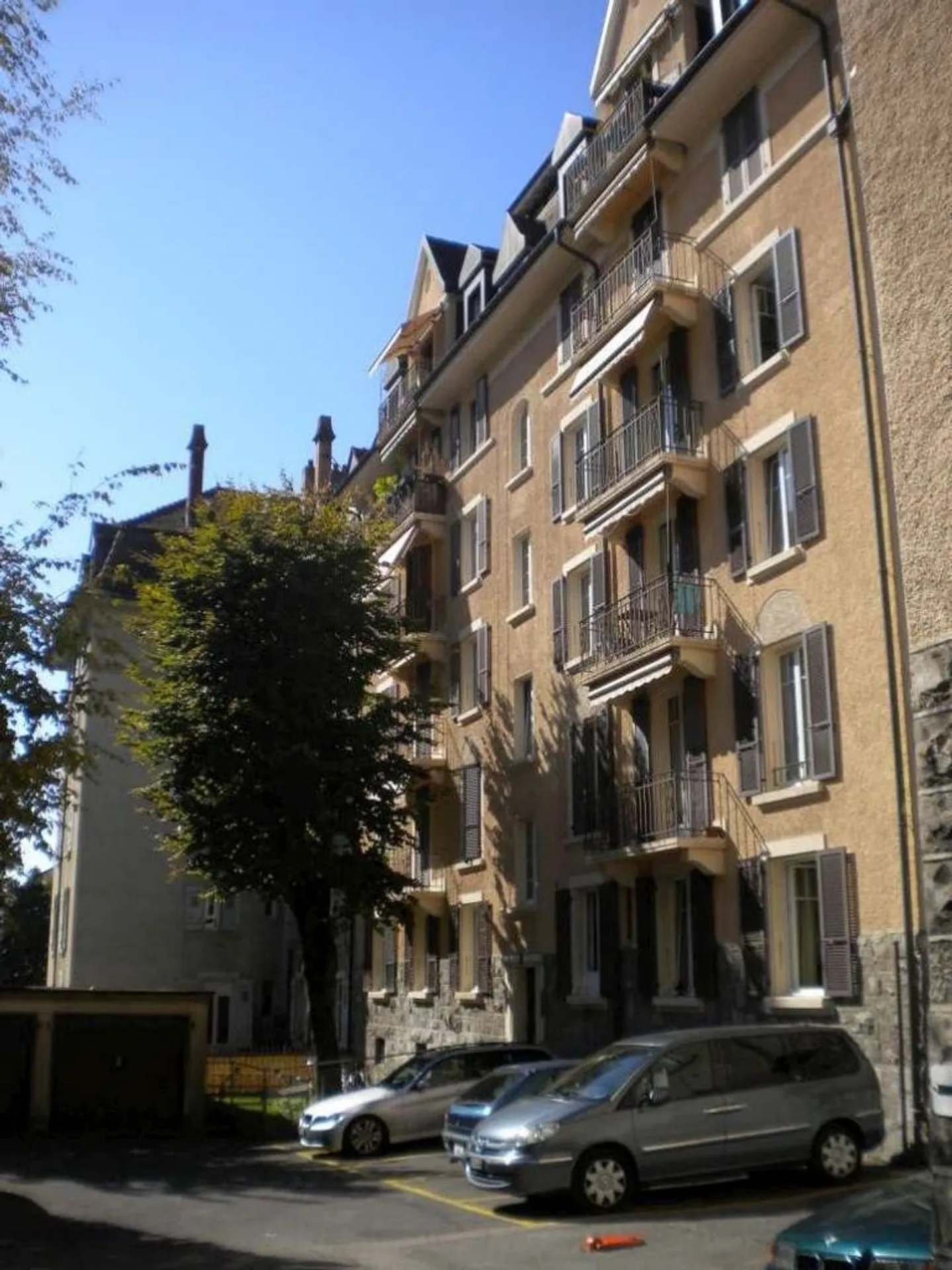 Close to the train station and public transport - Photo 2 of 2