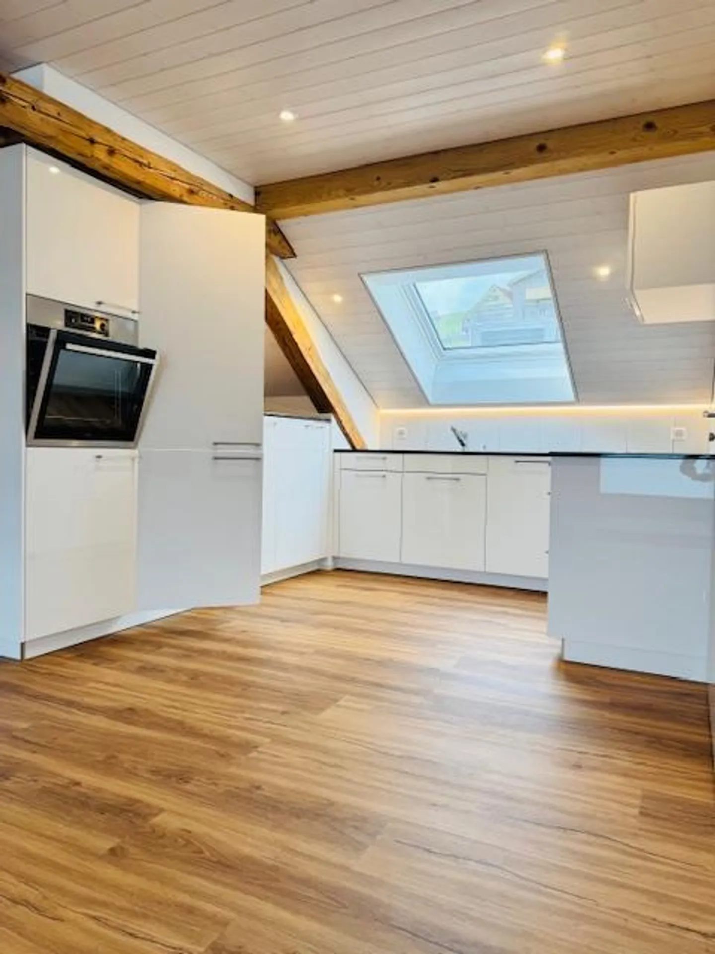 Helle 3.5 Zimmer Attique - Foto 1 von 13
