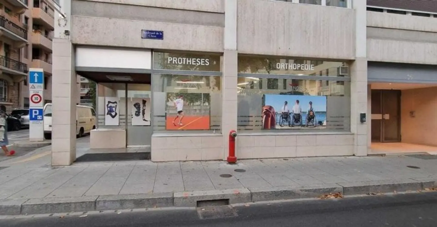Spazio Commerciale con Grande Visibilità - Foto 3 di 4