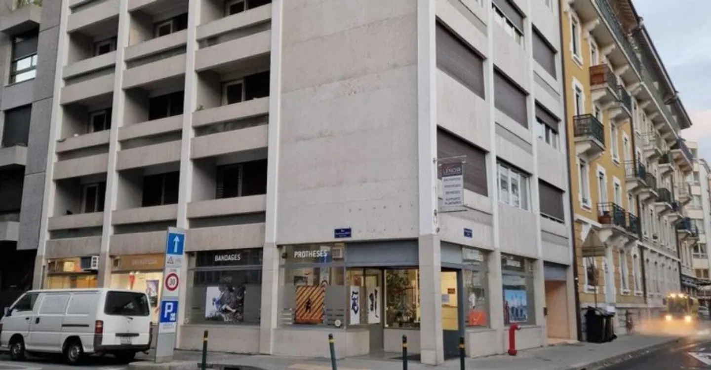 Spazio Commerciale con Grande Visibilità - Foto 4 di 4