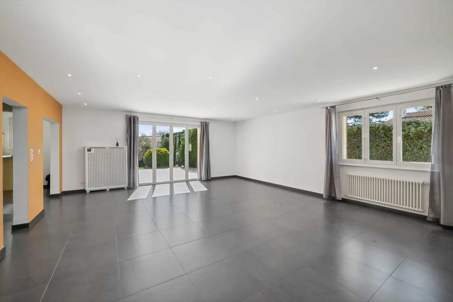 Charming villa in the heart of the village - Photo 3 of 7