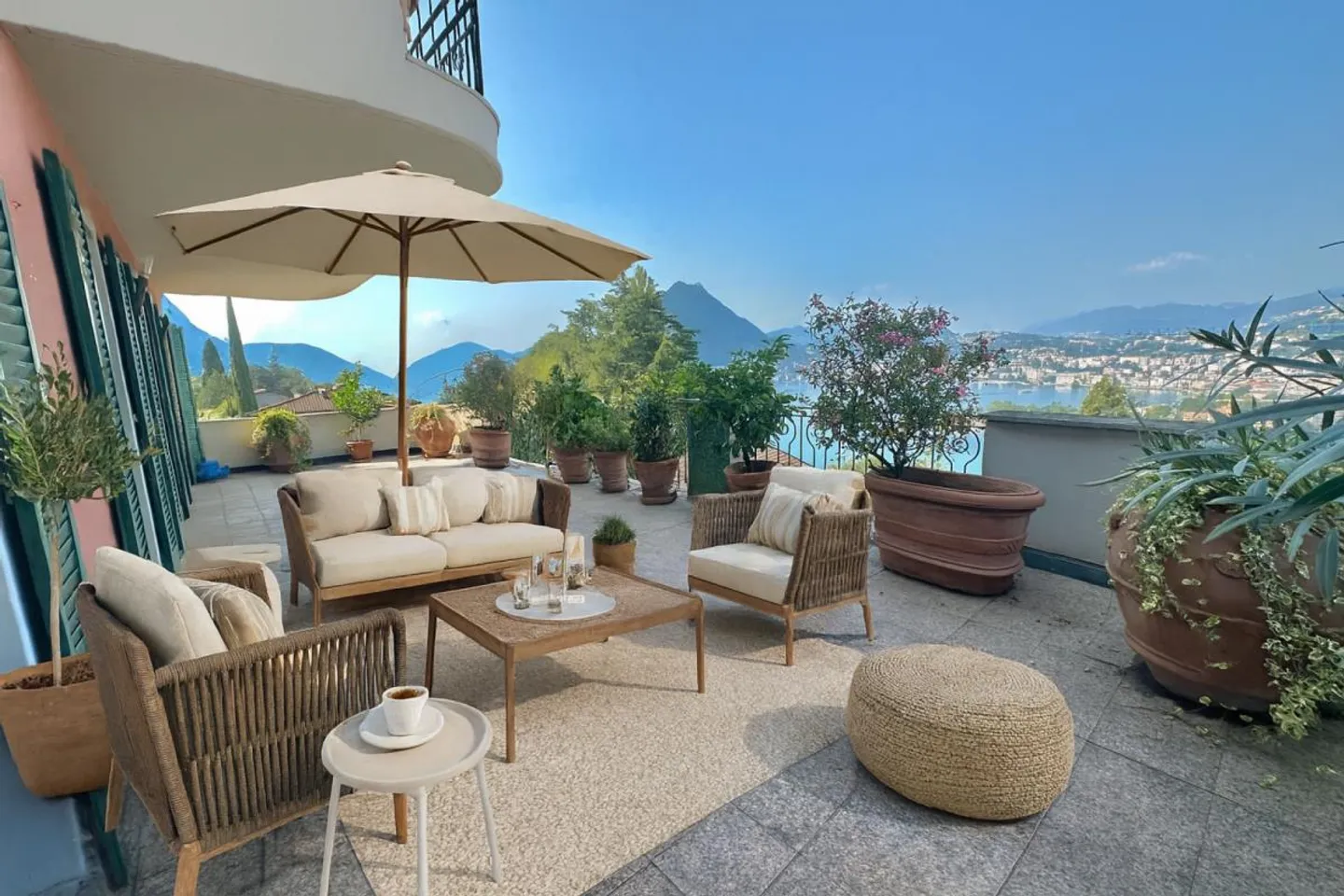 Appartement élégant de 3,5 pièces avec vue sur le lac - Photo 1 sur 11