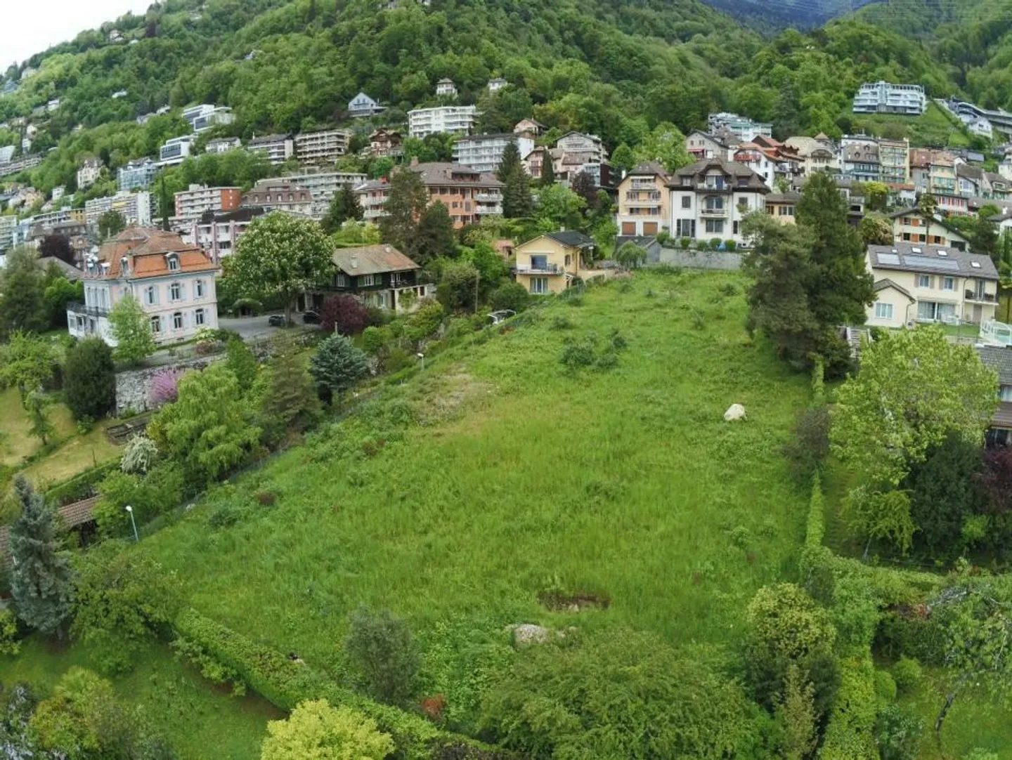 VILLA DI ALTO LIVELLO CON BELLA VISTA DOMINANTE SUL LAGO - Foto 5 di 6