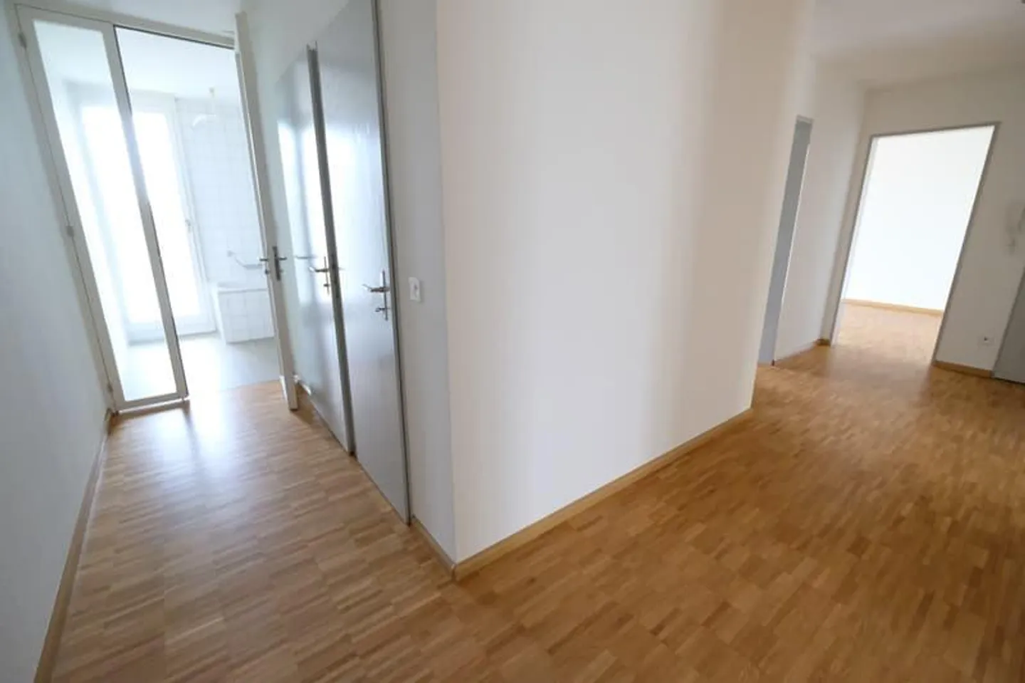 Spacious 3.5-room apartment in the green - Photo 7 of 11