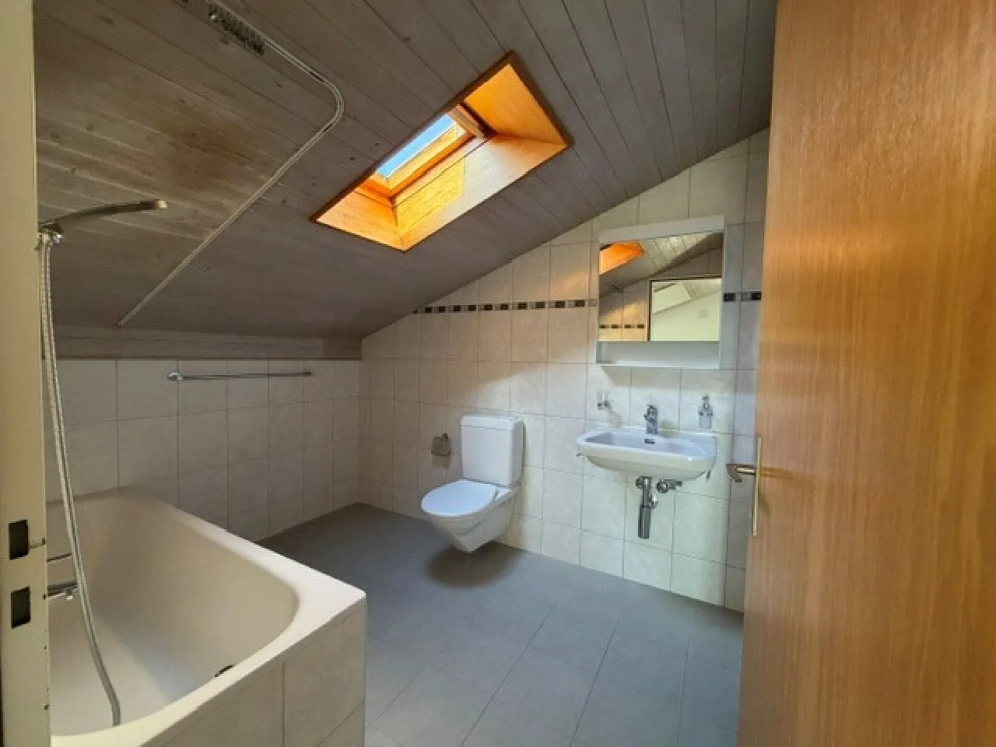 Appartement sous les combles de 3,5 pièces à la Grenzstrasse 16 à Breitenbach - Photo 9 sur 11