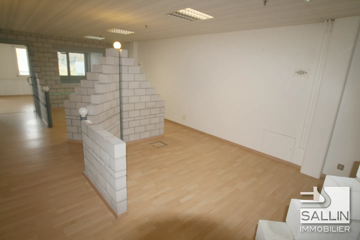 Bright administrative open space of approx. 140 m² - Photo 1 of 9
