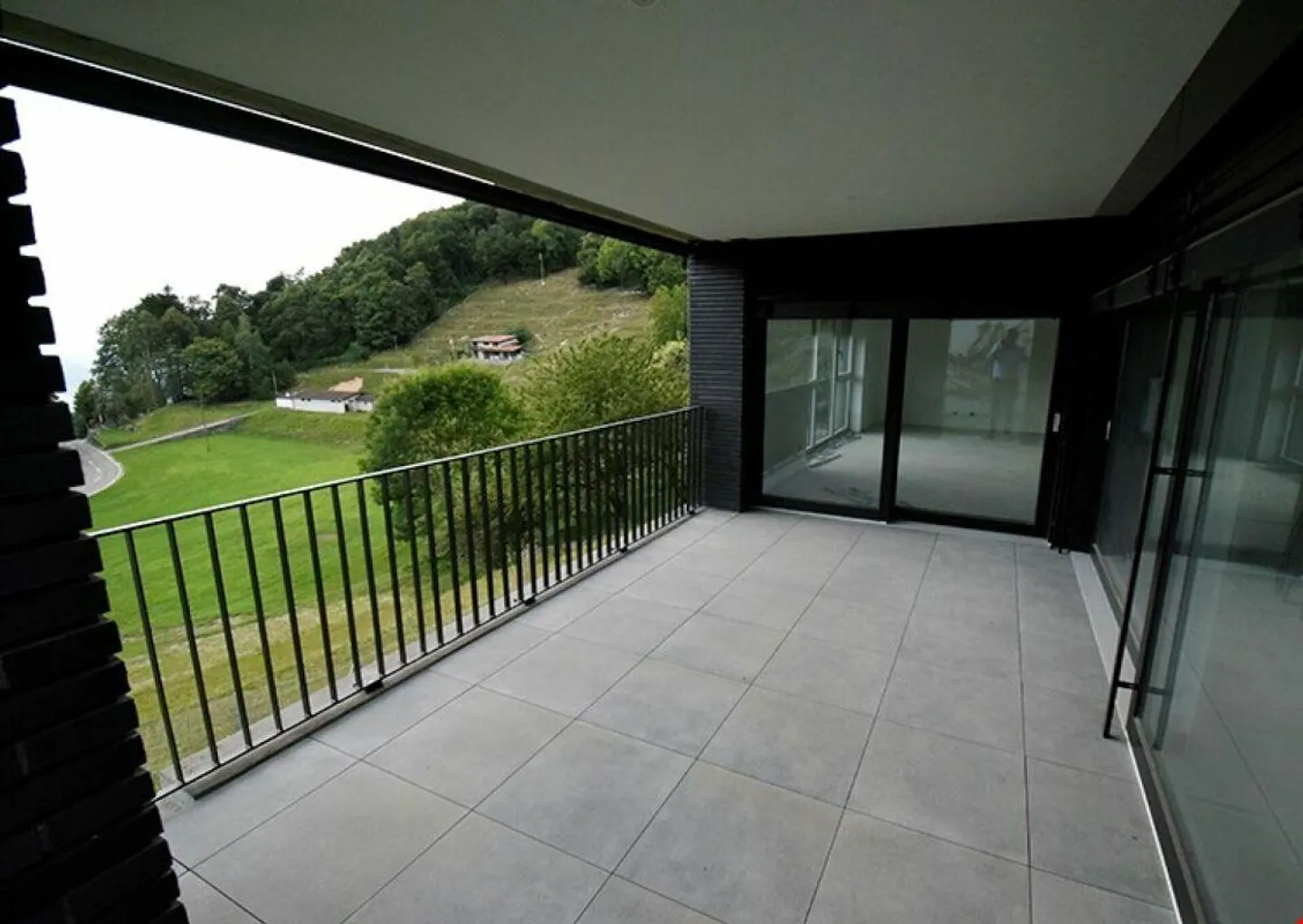 New and elegant residential units immersed in greenery - Photo 9 of 13