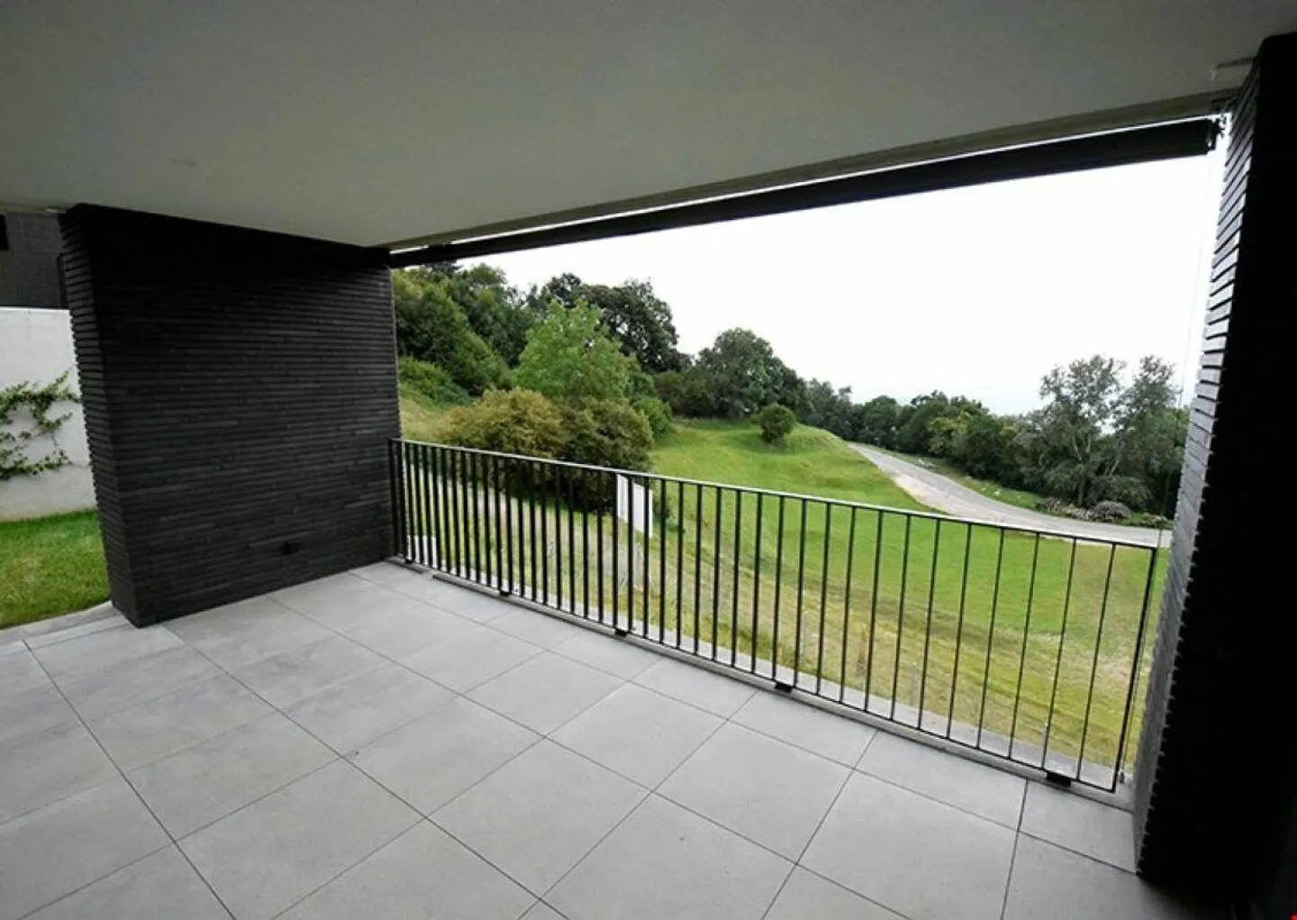 New and elegant residential units immersed in greenery - Photo 10 of 13