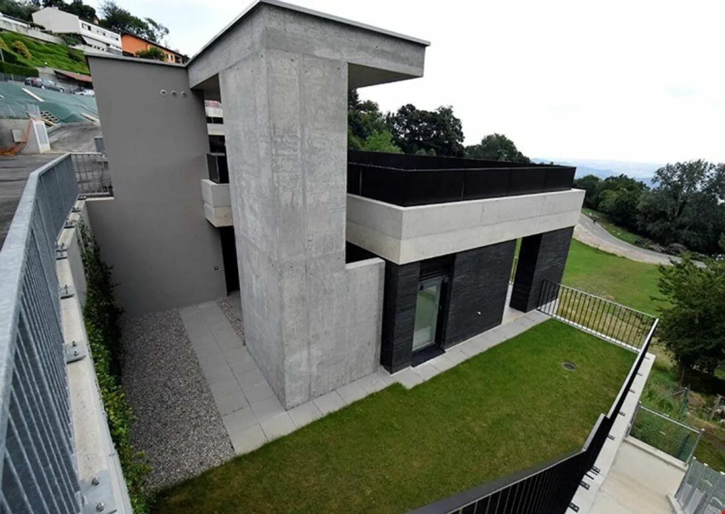 New and elegant residential units immersed in greenery - Photo 11 of 13
