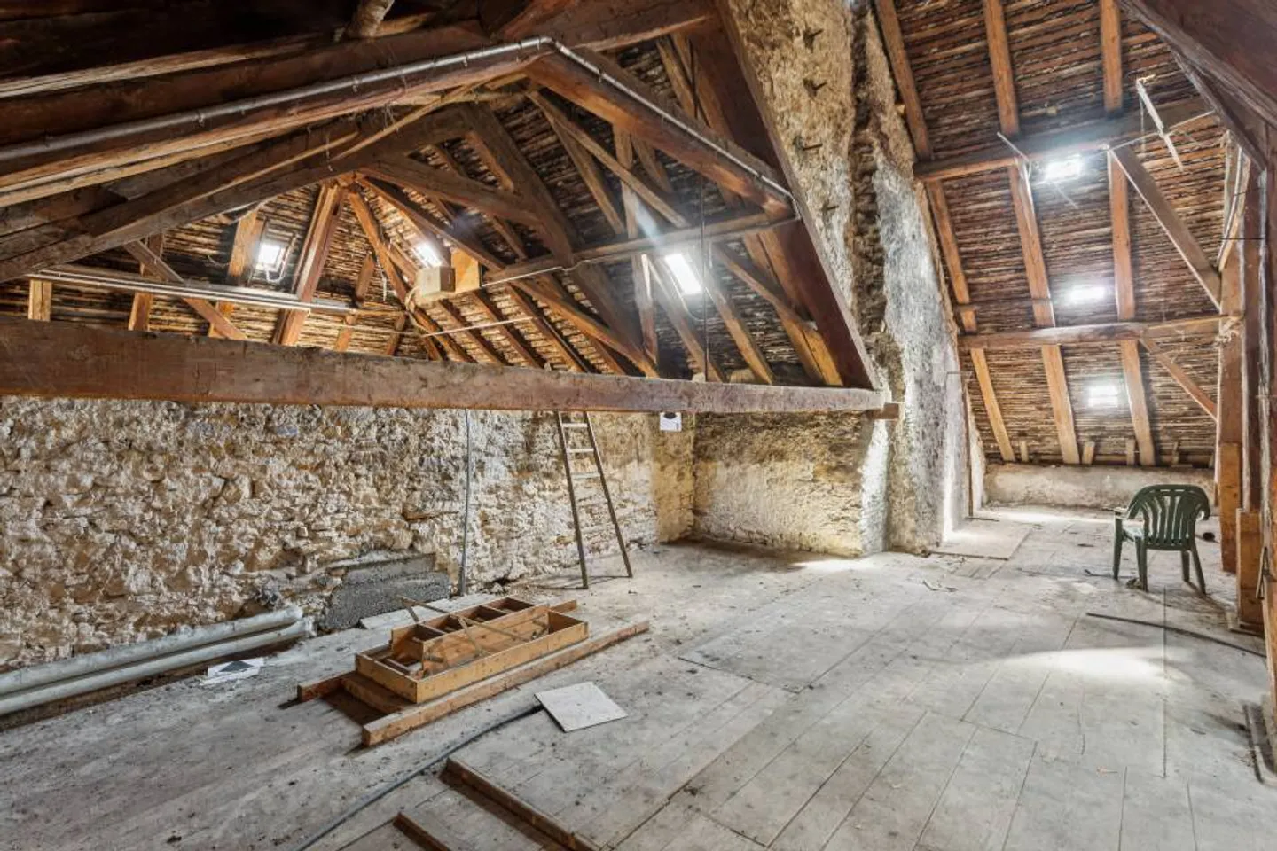 A building built in the 17th century that can be remodeled according to your ambitions - Photo 3 of 13