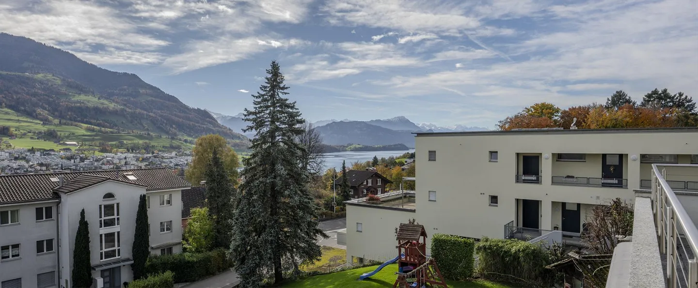 Light flooded Family Home with Breathtaking Lake and Mountain Views - Photo 5 of 17