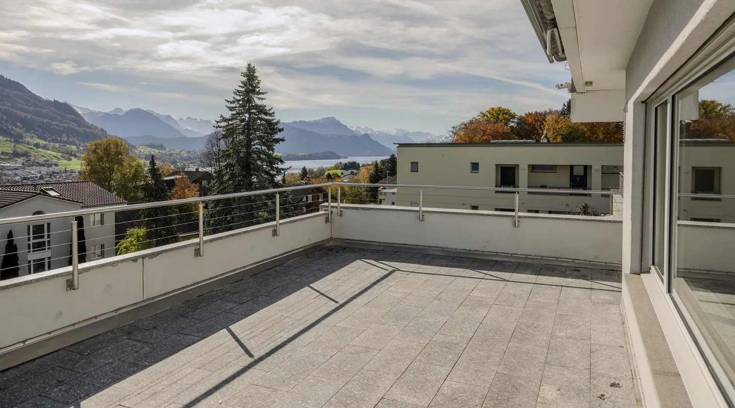 Light flooded Family Home with Breathtaking Lake and Mountain Views - Photo 3 of 17