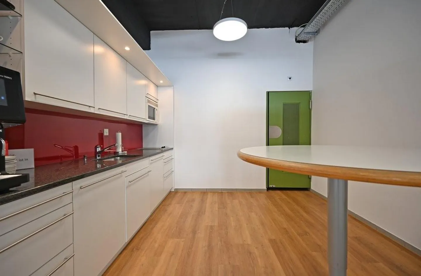 Attractive commercial space with diverse usage options - Photo 4 of 6