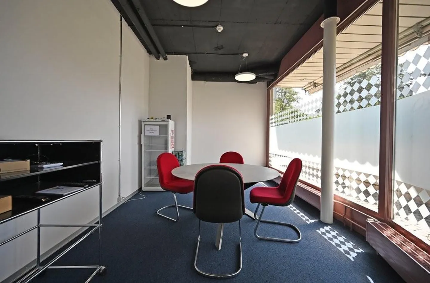 Attractive commercial space with diverse usage options - Photo 5 of 6