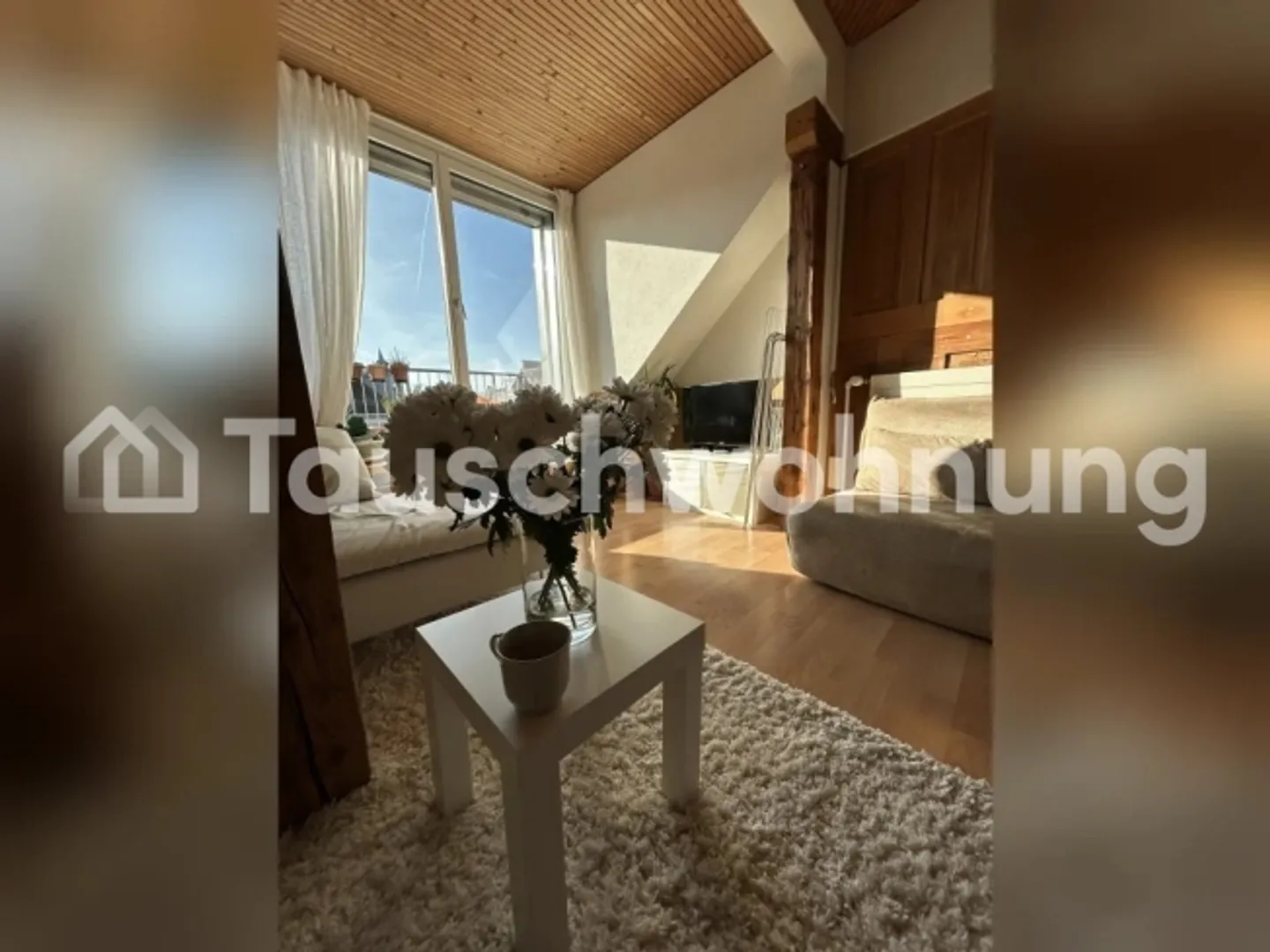 Bright attic apartment with large terrace - Photo 4 of 8