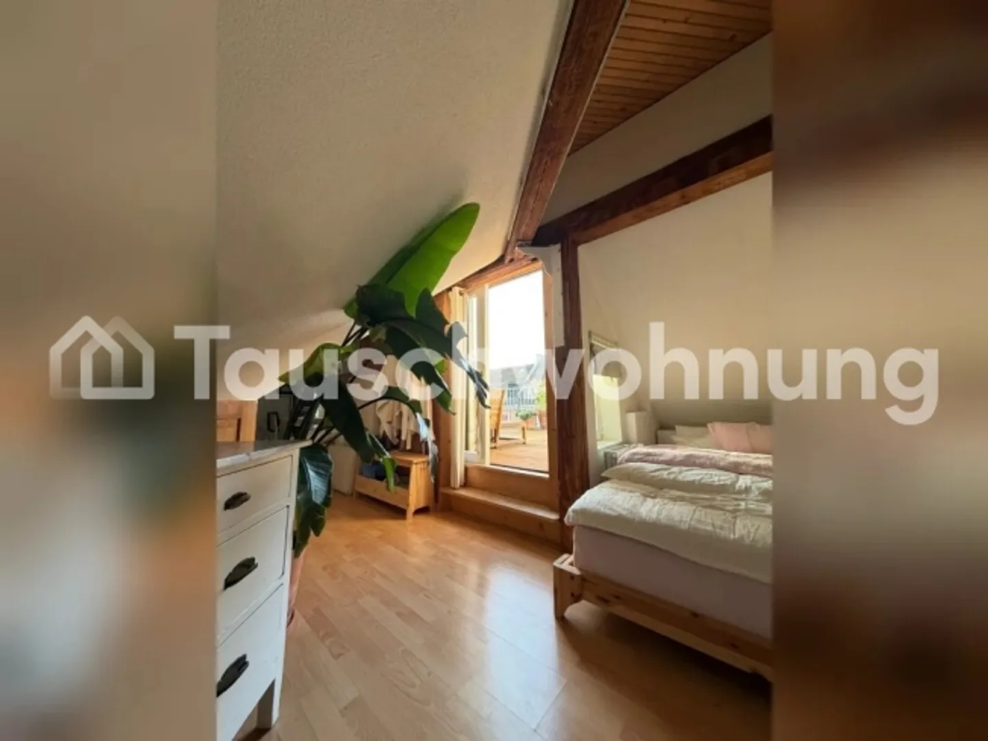 Bright attic apartment with large terrace - Photo 2 of 8