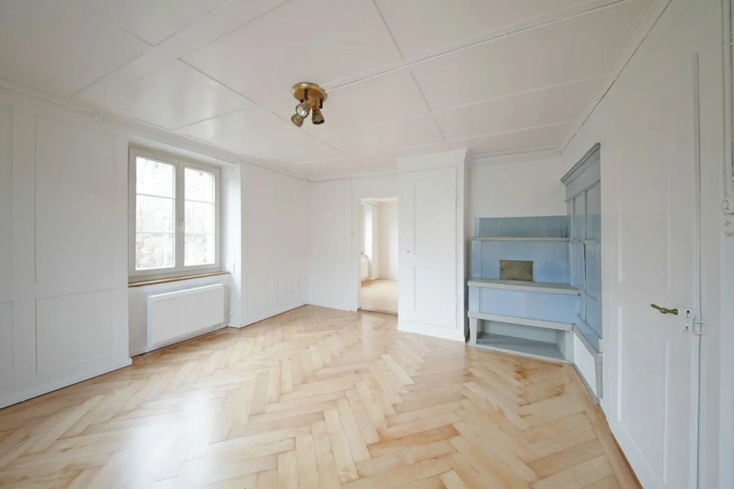 Renovated 6-Room Apartment - Photo 4 of 12