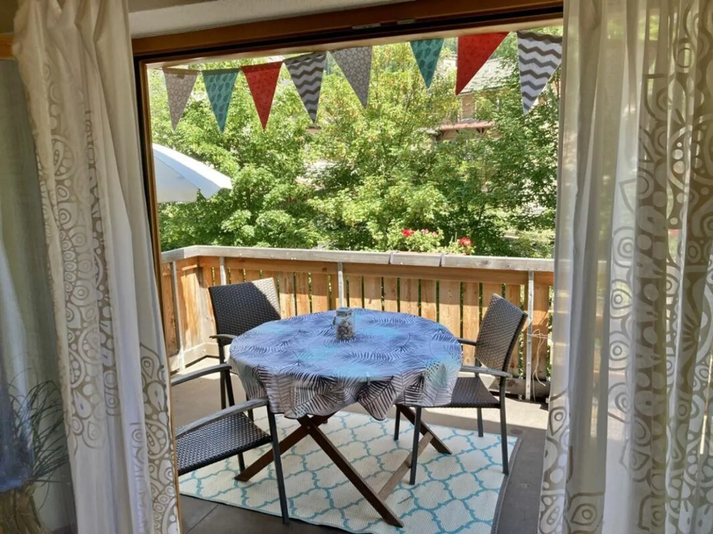 Casa di 6 stanze con balcone e area giardino nel centro del villaggio - Foto 3 di 10