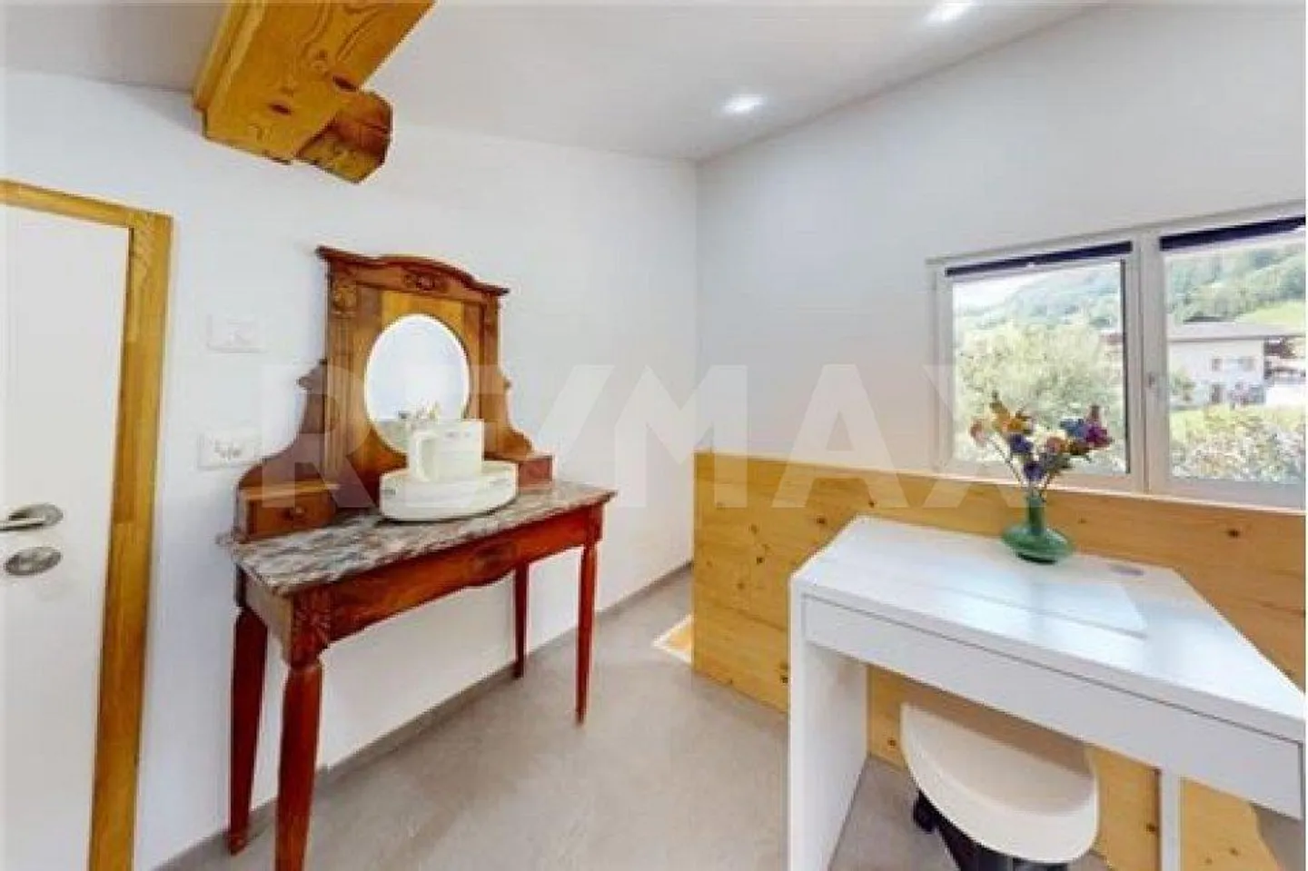 4 Zimmerwohnung und separate Parzelle mit 3 Parkplätzen - Foto 7 von 11