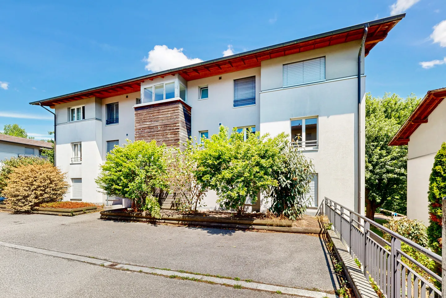 A simple and pleasant living environment - Photo 2 of 4