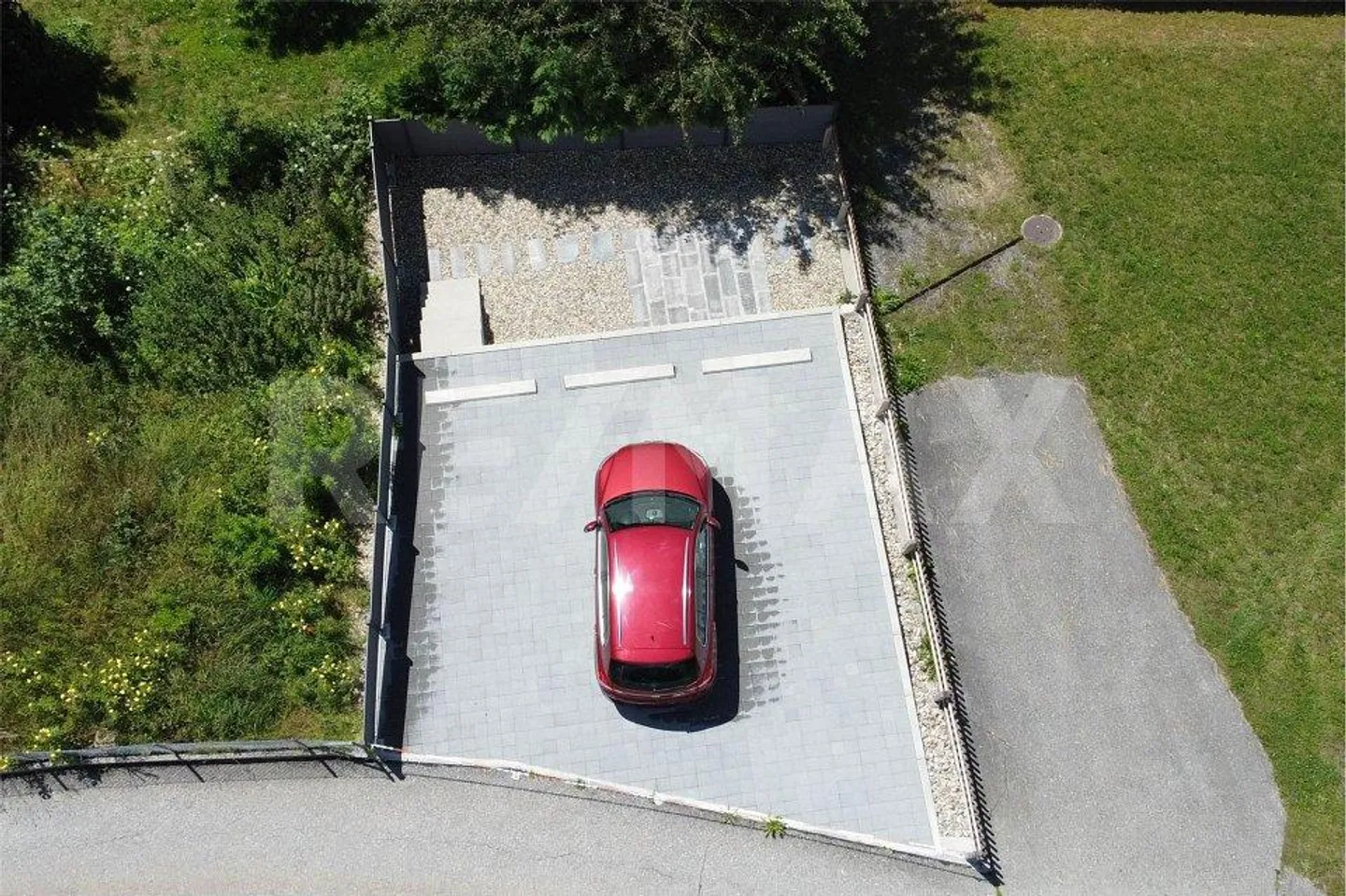 4 Zimmerwohnung und separate Parzelle mit 3 Parkplätzen - Foto 10 von 11