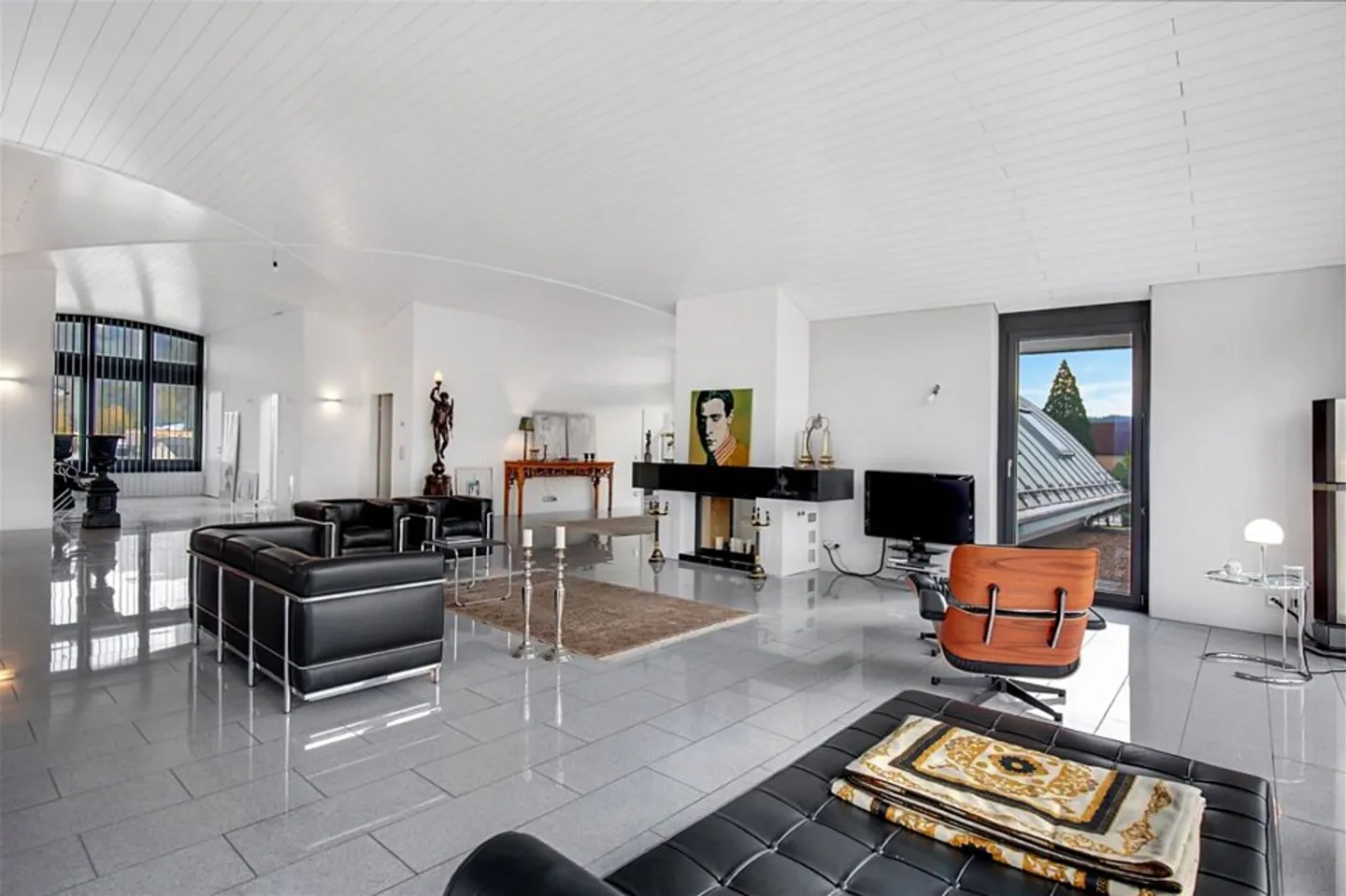 Exclusive 3.5 - 5.5 Room Penthouse 246 m² NWF, 4 Terraces, in the Center, Double Garage, Lift, View - Photo 2 of 9