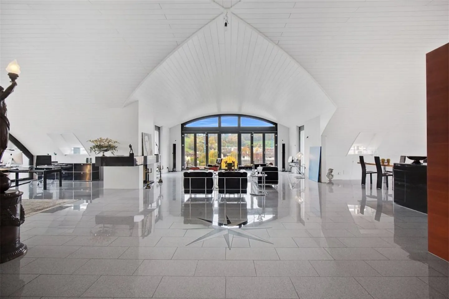 Exclusive 3.5 - 5.5 Room Penthouse 246 m² NWF, 4 Terraces, in the Center, Double Garage, Lift, View - Photo 3 of 9