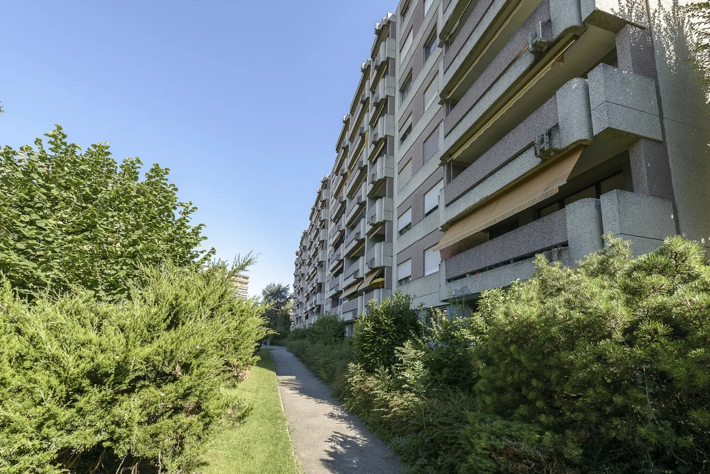 Bel Appartement dans Quartier Calme - Photo 2 sur 3