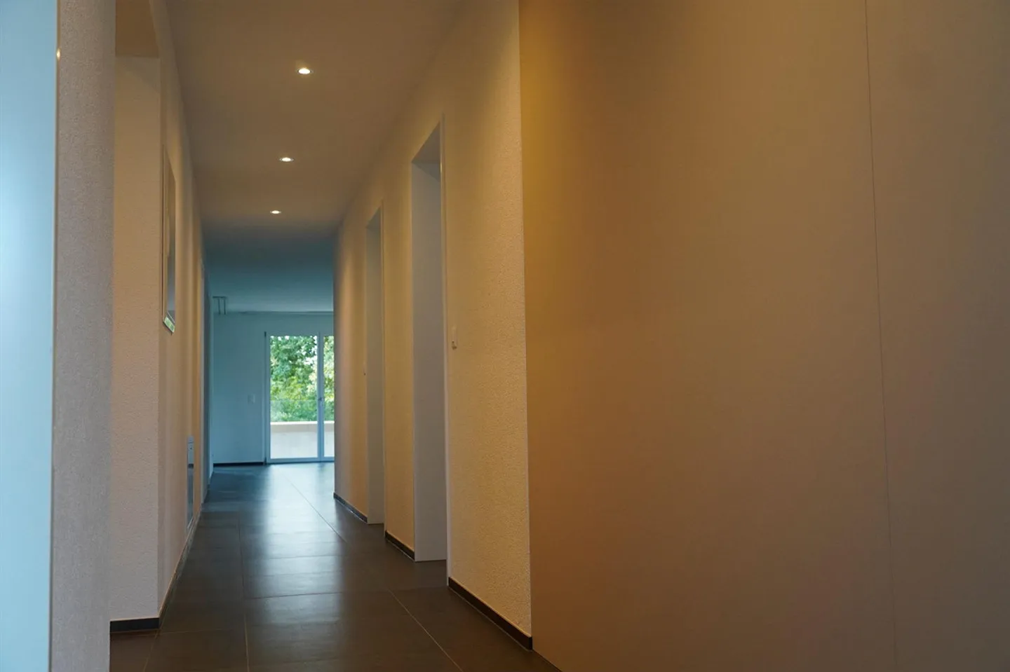 PRIMA LOCAZIONE - Appartamento spazioso, due balconi - Vista nel verde! - Foto 6 di 13