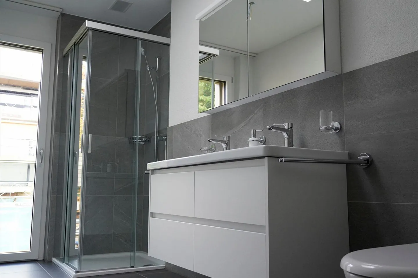 PRIMA LOCAZIONE - Appartamento spazioso, due balconi - Vista nel verde! - Foto 10 di 13