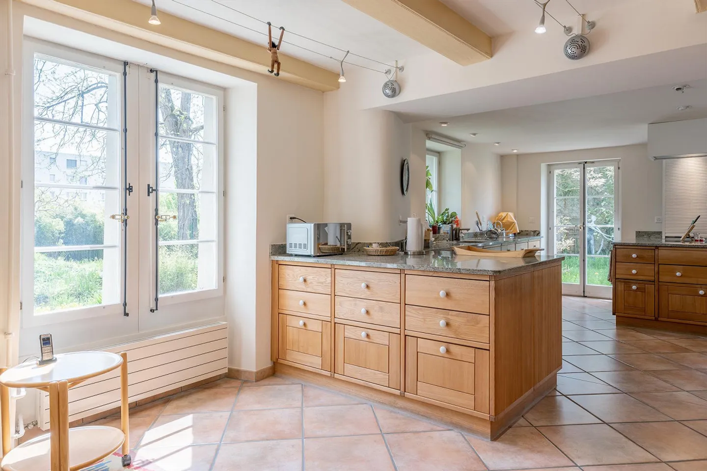 Enchanteur, rêveur et prestigieux – un espace de vie spacieux au sein de l'historique - Photo 15 sur 19