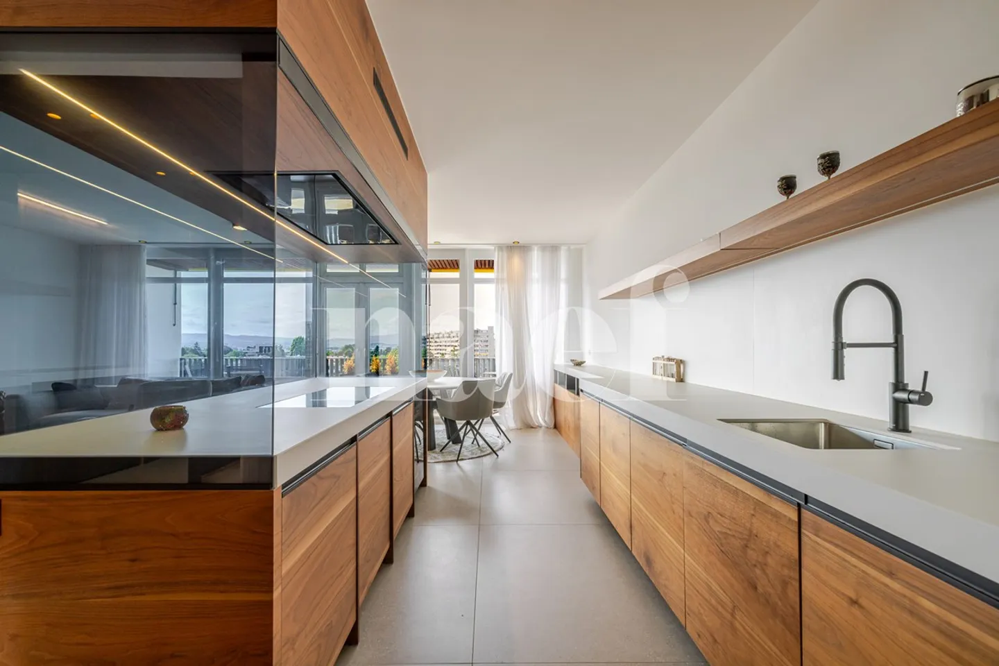 Apartment in a prestigious residence - Photo 2 of 13