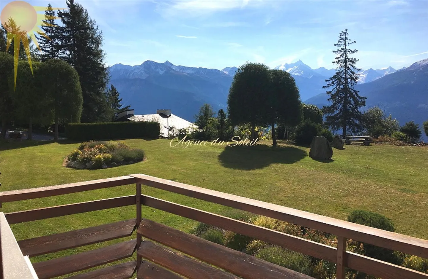 Rent for the whole year (from April 1): Very nice 2.5-room apartment with a stunning view of the Valais Alps! - Photo 1 of 12