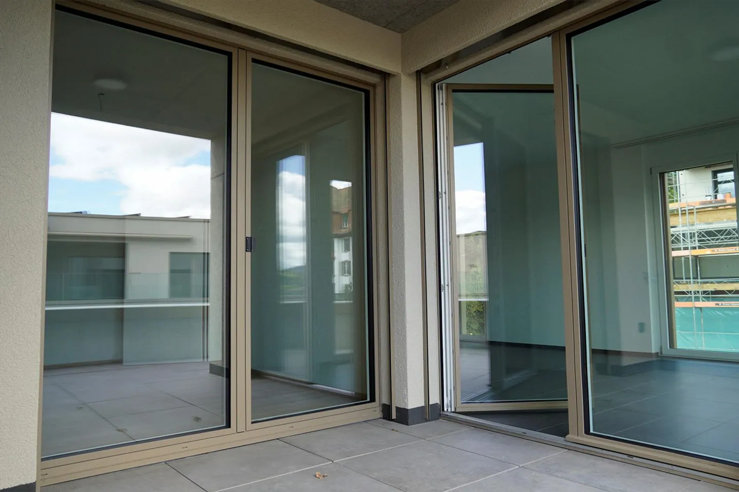 PRIMA LOCAZIONE - Appartamento spazioso, due balconi - Vista nel verde! - Foto 9 di 13