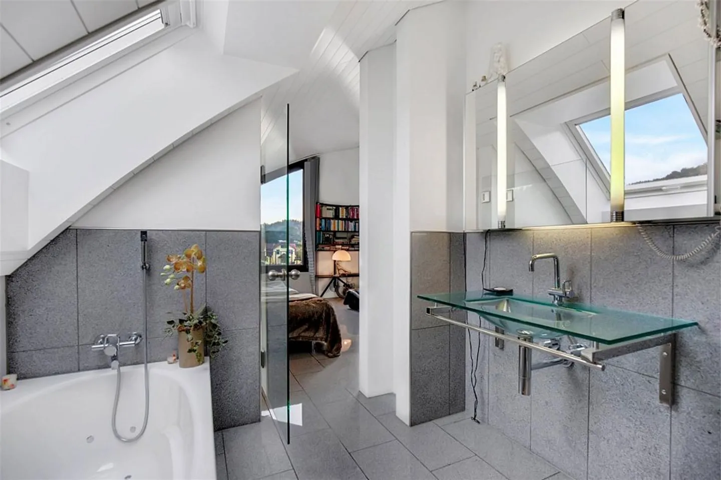 Exclusive 3.5 - 5.5 Room Penthouse 246 m² NWF, 4 Terraces, in the Center, Double Garage, Lift, View - Photo 6 of 9