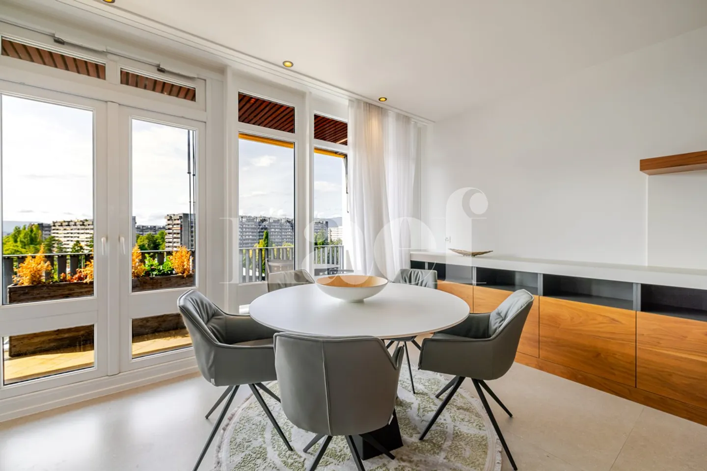 Apartment in a prestigious residence - Photo 3 of 13