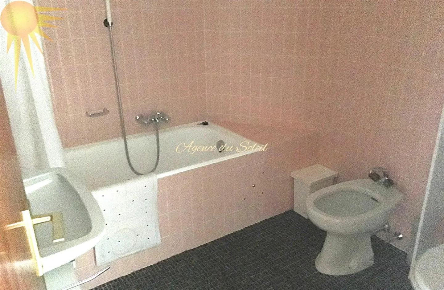 Rent for the whole year (from April 1): Very nice 2.5-room apartment with a stunning view of the Valais Alps! - Photo 11 of 12