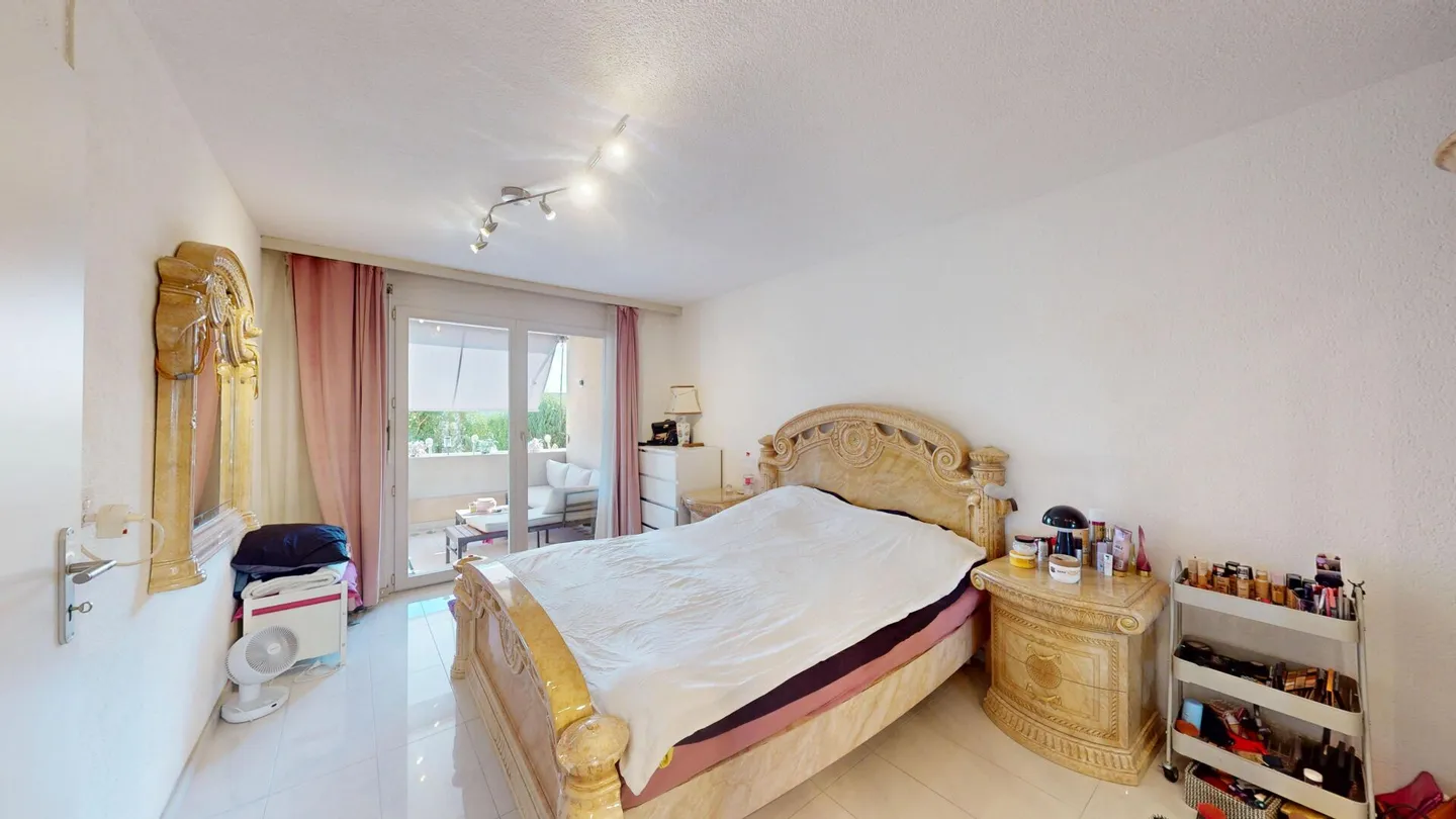 Appartement lumineux de 2,5 pièces avec d'excellentes connexions de transport - Photo 4 sur 5