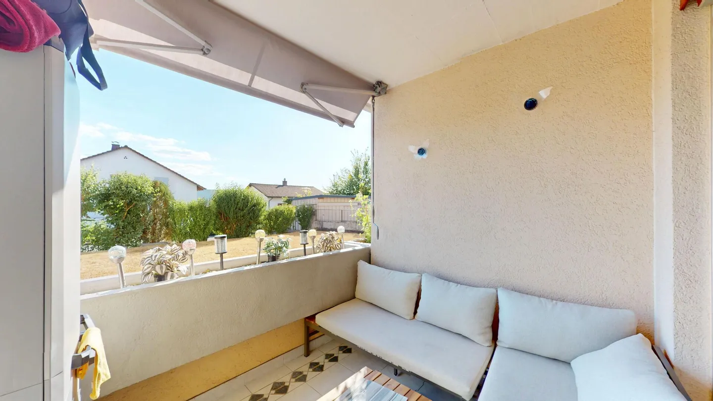 Appartement lumineux de 2,5 pièces avec d'excellentes connexions de transport - Photo 5 sur 5