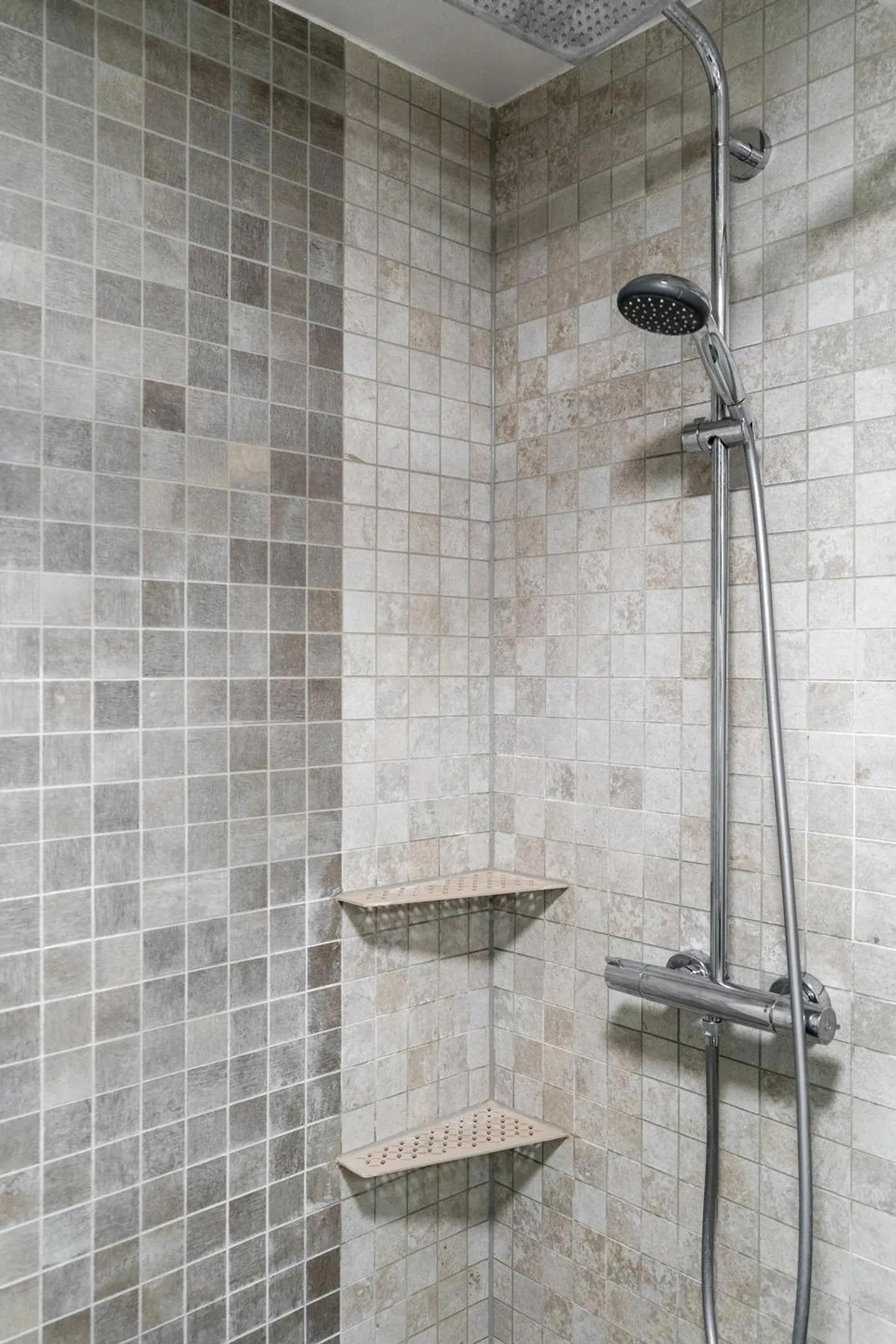 Magnifico duplex senza affacciarsi di 4,5 stanze con vista sul Lago di Ginevra - Foto 8 di 13